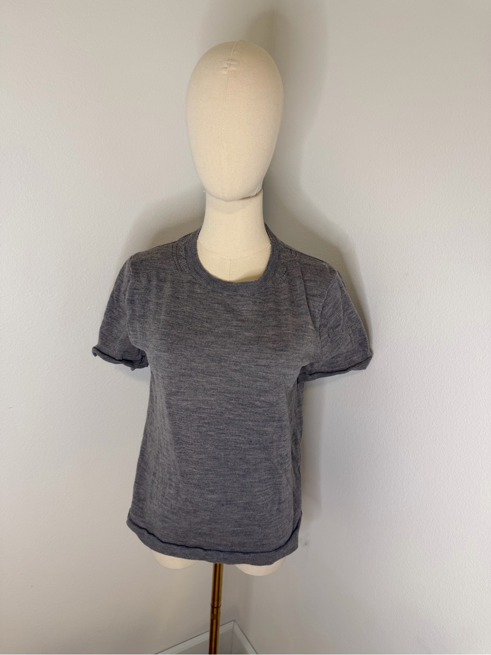 Banana Republic Short Sleeve Gray Crewneck 100% Merino Wool Sweater - Medium
